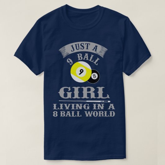 Biljarat van slechts een meisje van 9 bar dat in e t-shirt (Design voorkant)