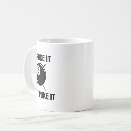 Biljart zwembad snooker speler grappige slag het n koffiemok (Voorkant links)