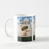 Billboard, werelds grootste drive in hotdogs Koffiemok (Links)