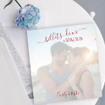 Billets Doux en Dingen om de Vierkante Foto van de Notitieblok<br><div class="desc">Gepersonaliseerd notitieblok voor je knuppels en dingen om te doen. Het fotomalplaatje is opstelling voor u om uw eigen foto toe te voegen, die in vierkant/instagramformaat met een semi-ondoorzichtige bekleding wordt getoond. U kunt onderaan ook jouw namen toevoegen. Het ontwerp is voorzien van elegant handschrift en witte typografie in kersrood....</div>