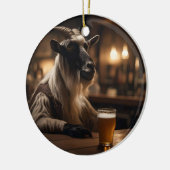 Billy the Kind: Een geit loopt een bar binnen, Keramisch Ornament (Links)