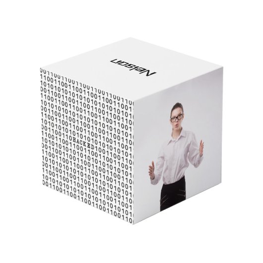 Binaire Code van de HACKED Computer Aangepast Twee Kubus (Achter hoekig)