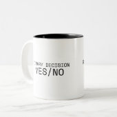 Binary Decision Yes No Minimalist Tweekleurige Koffiemok (Voorkant links)
