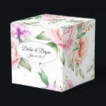 Bindbox met Floral printruimte Bedankdoosjes<br><div class="desc">Deze trouwlofdoos is te zien in een mooi ontwerp met meerdere kleuren voor bloemetjesafdrukken. Getoond met steekproefnamen en datum. De Witte Kleur past dit punt aan en verandert de namen en de datum in van u. StockAfbeelding freepik.com</div>