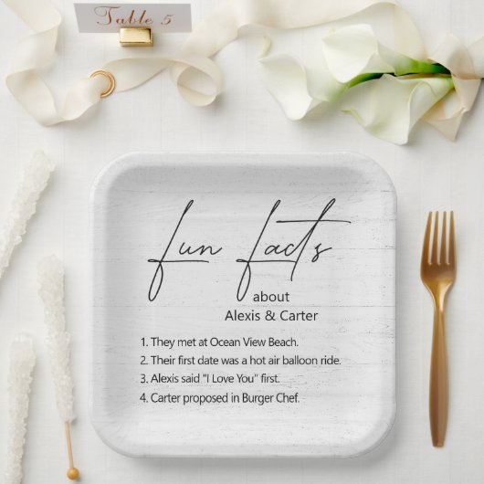 Bindende vlinders op wit gespoeld hout papieren bordje (Huwelijk)