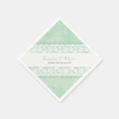 Bindende witte kant op het groenpapier met luiers servet (Hoek)