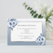 Bindende woningen stoffige blauwe bloemen wit informatiekaartje (Staand voorkant)