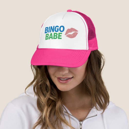 Bingo Babe Schattigee en zelfverzekerde Bingo Love Trucker Pet (In situ)