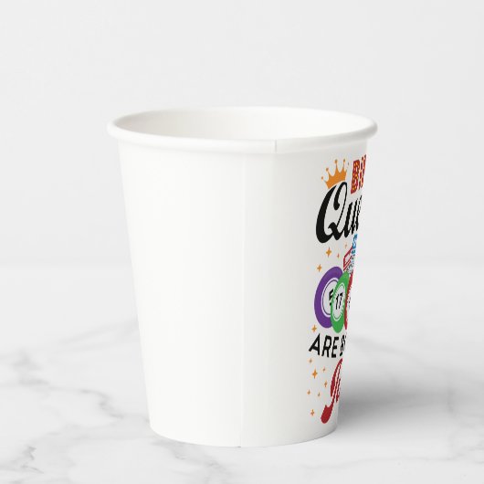 Bingo Queens wordt in juli geboren Papieren Bekers (Rechts)