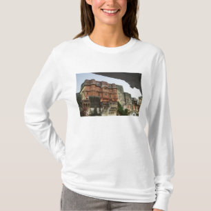 Binnen Royal Ghanerao Castle, Rajasthan, India T-shirt