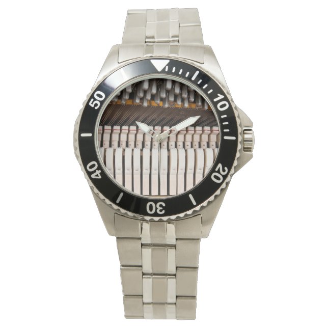 Binnenin een piano horloge (Voorkant)