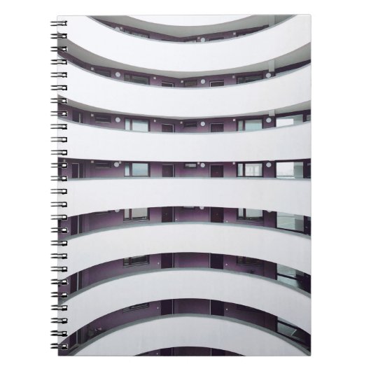 Binnenin wit gebouw notitieboek (Voorkant)