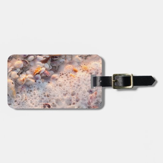 Binnenkomend Surf en zeeschelpen op het eiland San Bagagelabel (Voorkant horizontaal)