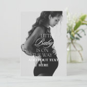 Binnenkort beschikbaar Foto Zwangerschap Aankondig Kaart (Staand voorkant)