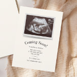 Binnenkort beschikbaar Ultrasound Foto's Zwangersc Aankondiging<br><div class="desc">Het is altijd een goed moment om dit spannende nieuws te delen met je naaste en beste. Pas deze kaart aan door uw ultrasone foto te uploaden,  voeg uw gegevens toe en laat iedereen op de hoogte zijn van dit speciale nieuws.</div>