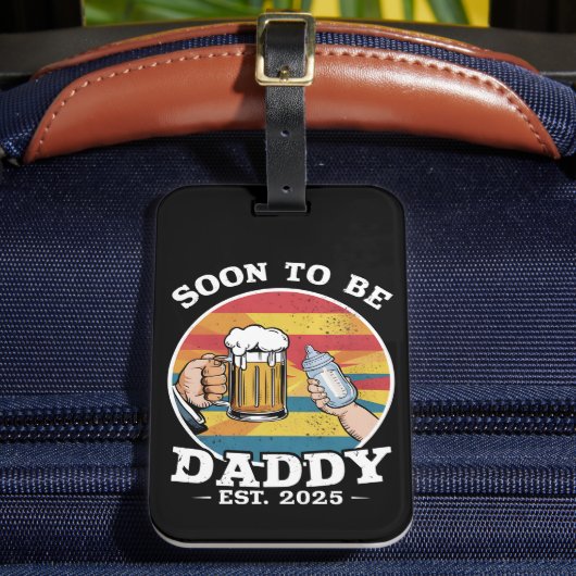 Binnenkort Daddy 2025 Eerste keer Daddy 2025 Retro Bagagelabel (Voorkant Insitu 2)