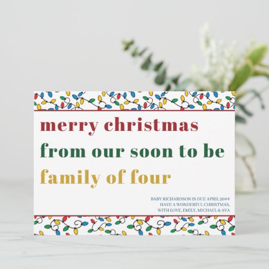 Binnenkort familie van vier kleurrijke Typografie Feestdagenkaart (Staand voorkant)