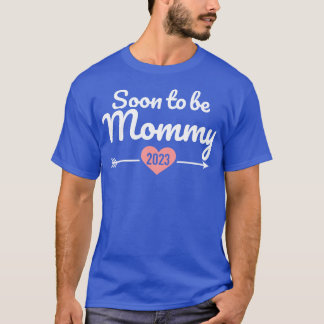 Binnenkort mammie 2023 voor zwangerschapsaankondig t-shirt