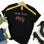 Binnenkort mevrouw Bachelorette Bride T Shirt<br><div class="desc">Binnenkort mevrouw Bachelorette Bride T Shirt. Eenvoudige grappige tekst die geweldig is om aan een bachelorette party met overeenkomende shirten van de groep te worden draag.</div>