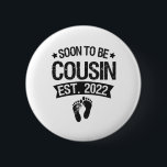 Binnenkort neef 2022 Funny New Born Baby Gift Ronde Button 5,7 Cm<br><div class="desc">COUSIN, dad, Birthday, est2022, grappig, zwangerantwifesupportiveman, gelukkig-koppel, newbornbaby, zwangerschapsuitkondiging, gift</div>