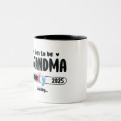 Binnenkort oma 2025 tweekleurige koffiemok (Voorkant rechts)