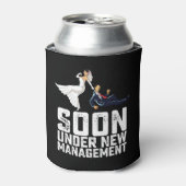 Binnenkort onder nieuw management grappig bruiloft blikjeskoeler (Blikje Voorkant)