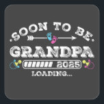 Binnenkort Opa 2025 Loading Vierkante Sticker<br><div class="desc">Binnenkort te zijn Opa 2025 Loading Gepromoveerd tot Opa Funny Crew Grafisch ontwerp Gift Square Stickers Classic Collectie.</div>
