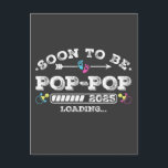 Binnenkort Pop-Pop 2025 Loading Briefkaart<br><div class="desc">Binnenkort te zijn Pop-Pop 2025 Loading Gepromoveerd tot opa Funny Crew Grafisch ontwerp Gift Standaard Briefkaart Classic Collectie.</div>