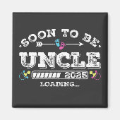 Binnenkort Uncle 2025 Loading Square Magneet (Voorkant)