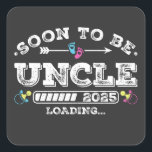 Binnenkort Uncle 2025 Loading Vierkante Sticker<br><div class="desc">Binnenkort te zijn Uncle 2025 Loading Gepromoveerd tot Uncle Funny Crew Grafisch ontwerp Gift Square Stickers Classic Collectie.</div>