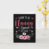 Binnenkort weer Nanny Est 2026 Moederdag T-shirt Kaart (Gele Bloem)