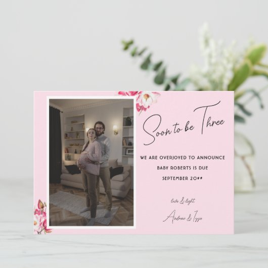 Binnenkort worden drie foto zwangerschap aankondig aankondiging (Staand voorkant)