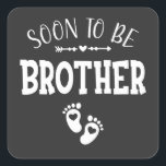 Binnenkort wordt Brother gepromoveerd tot Brother Vierkante Sticker<br><div class="desc">Binnenkort te worden Brother gepromoveerd tot Brother Funny Crew Graphic design Gift Square Sticker Classic Collectie.</div>