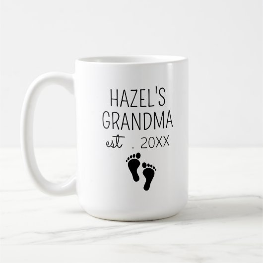 Binnenkort wordt oma gepromoveerd tot oma Est 2025 Koffiemok (Links)