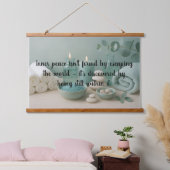 Binnenste vrede wordt niet gevonden door de wereld hangend wandkleed (Slaapkamer)