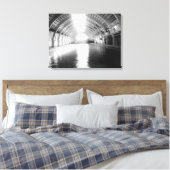 Binnenzijde van de grootste Plunge Bath Canvas Afdruk (Insitu (Slaapkamer))