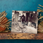 Binnenzijde van een Amerikaanse houten schuur, c.1 Fotoplaat (Zijkant)