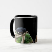 Binturong (Bearcat) die op een stam staat, Mok (Voorkant links)