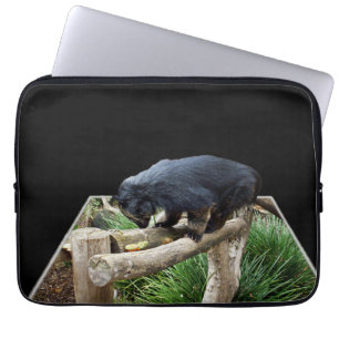 Binturong op een houten spoor, laptop sleeve