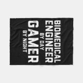 Biomedical Engineer By Day Gamer By Night Bio Med  Fleece Deken (Voorkant (Horizontaal))