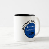 Bionic GRANDPA (knievervanging)-mok Tweekleurige Koffiemok (Voorkant rechts)