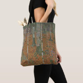 Birch Forest van Gustav Klimt, Art Nouveau Tote Bag (Dichtbij)