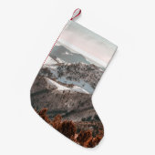 BIRD-EYE UITZICHT VAN SNEEUWGEDEKT MOUNTAIN ONDER  KLEINE KERSTSOK (Voorkant (Hangend))