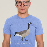 Bird Lovers Canada Goose Illustration Personalized<br><div class="desc">Creëer een gepersonaliseerd accessoire voor vogelliefhebbers wanneer je je eigen aangepast bericht toevoegt aan dit lange T-shirt. Dit lange gestroomlijnde grafische t-shirt heeft een realistische stijlillustratie van een Canadese gans in bruin,  zwart en wit. Het is klaar om gepersonaliseerd te worden met een naam of bericht in witte letters.</div>