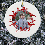 Bird Wreath Modern Scandi Foto Keramisch Ornament<br><div class="desc">Een feestelijke krans van rozen en vogelheupen omringt uw eigen foto in deze  Scandinavische stijl rood-witte kerstversiering. Originele versie door Nic Squirrell. Foto: Fotografie © Storytree Studios,  Stanford,  CA</div>