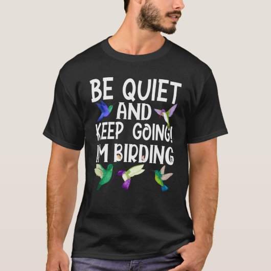Birdwatcher is stil en houdt de boze vogel uit de t-shirt (Voorkant)