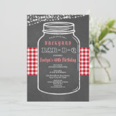 Birthday BARBEQUE Mason Jar Red Gingham Uitnodigin Kaart (Staand voorkant)