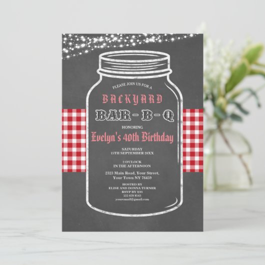 Birthday BARBEQUE Mason Jar Red Gingham Uitnodigin Kaart (Staand voorkant)