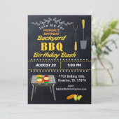 Birthday Bash Chalkboard Backyard Barbecue Invita Kaart (Staand voorkant)