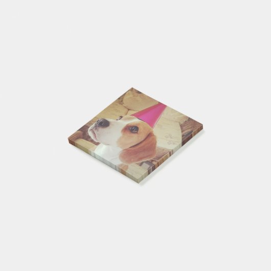 Birthday Beagle schrijft het Post-it® Notes (Schuin)